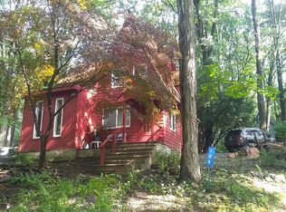 108 Rosewood Rd, Dingmans Ferry, PA 18328