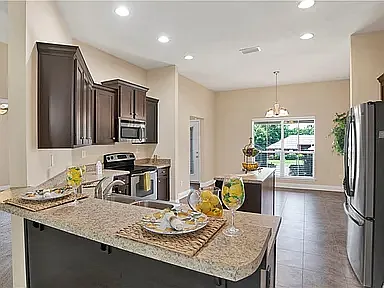 4084 Blackwell Ct W — Photo 3