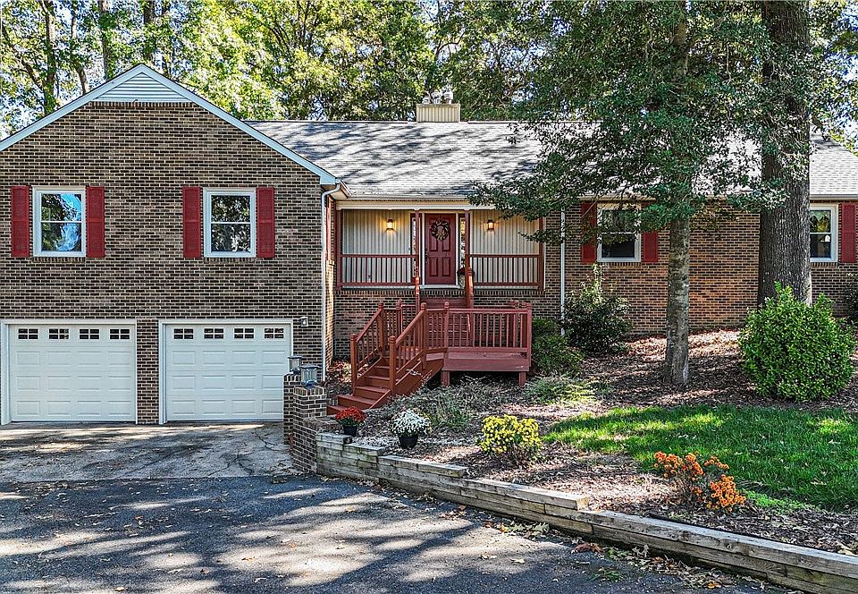 1st image of 120 Lakepoint Ct