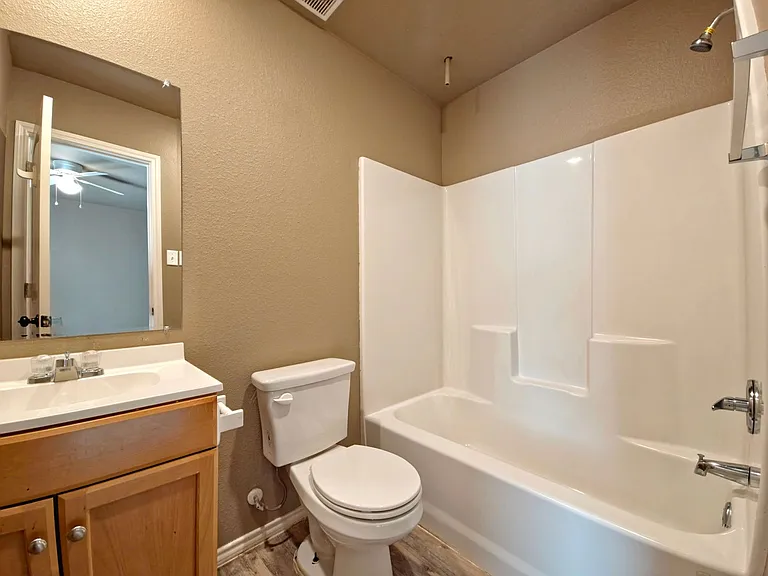 2221 E Main St — Photo 11