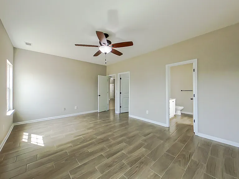 760 Keyes Dr — Photo 13