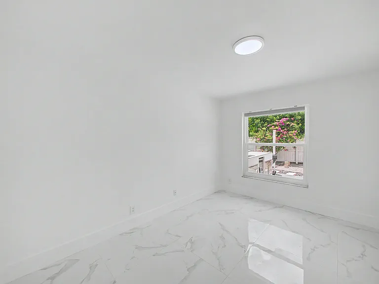 8464 Lake Worth Rd — Photo 16