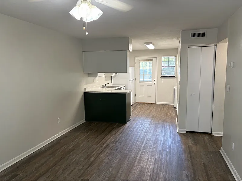 2 bed, 1.0 bath, 680 sqft, $995 — Photo 4