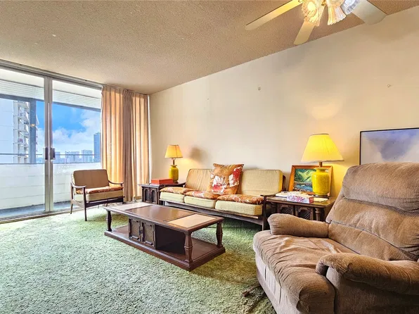 780 Amana St APT 1604, Honolulu, HI 96814