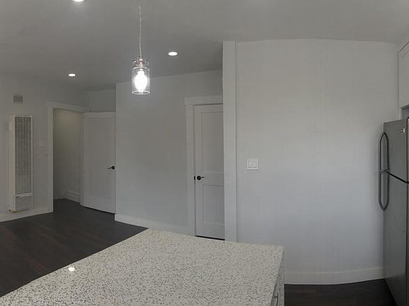 4th image of 1750 N La Brea Ave