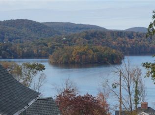 7 Hillcrest Rd, Danbury, CT 06811