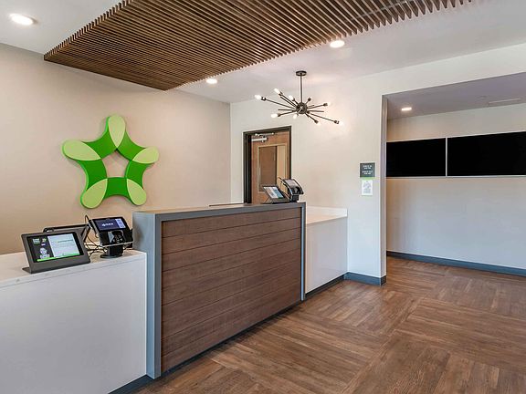 Lobby and Guest Check-in