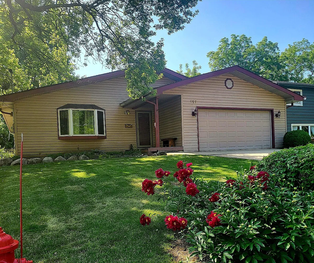 3 bed, 2.5 bath, 1700 sqft, $2,975 — Photo 1