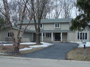 800 W Clovernook Ln, Glendale, WI 53217
