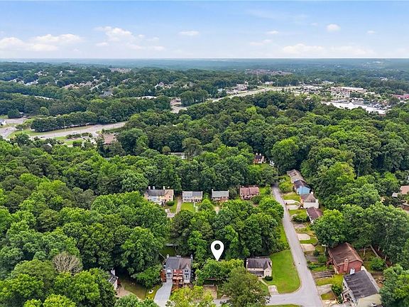 3rd image of 4517 Coopers Creek Cir SE