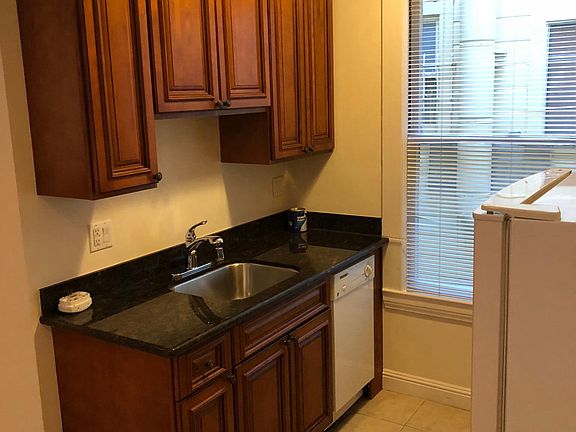 5th image of 1750 Beach St APT 2