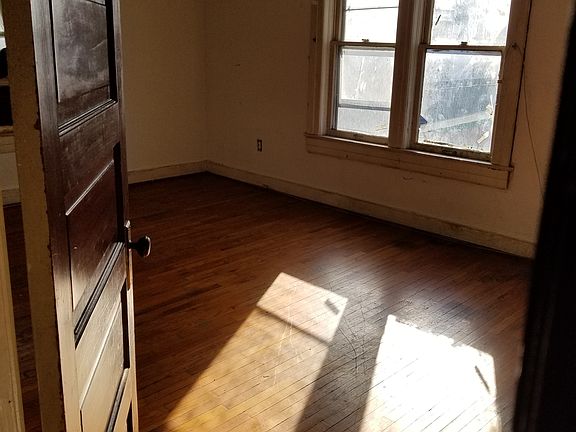 2nd image of 420 N 18th St