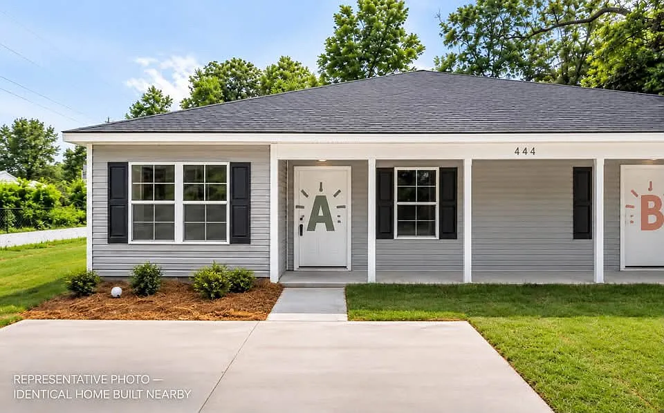 3 bed, 1100 sqft, $850 — Photo 1