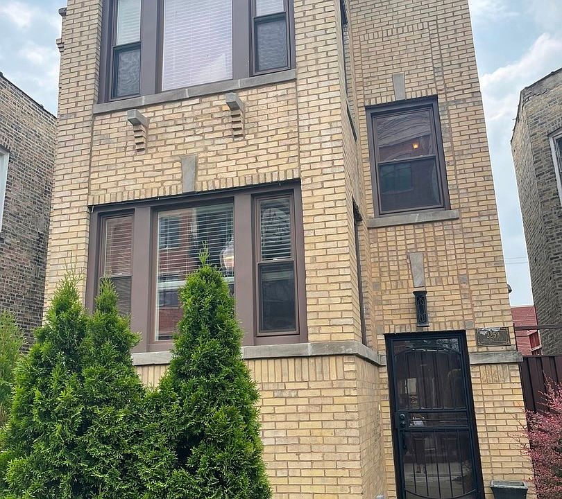 CHARMING MULTI UNIT IN LOGAN SQUARE....