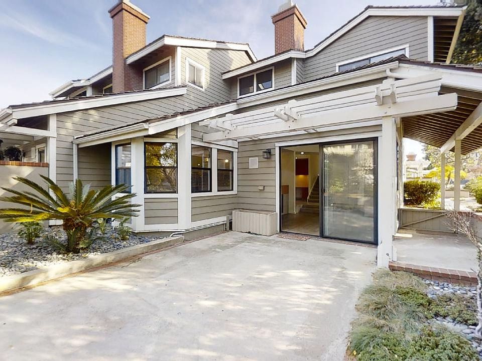 1st image of 21 Catalina Ct