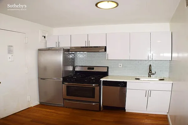 Rented by Sotheby's International Realty | media 11