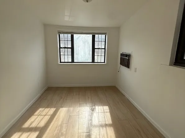 144-30 Jewel Avenue image 6 of 9