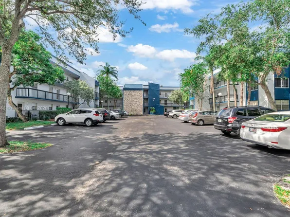 3080 Holiday Springs Blvd APT 207, Margate, FL 33063