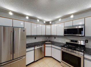 18 Holly Ct, Hamilton, NJ 08619