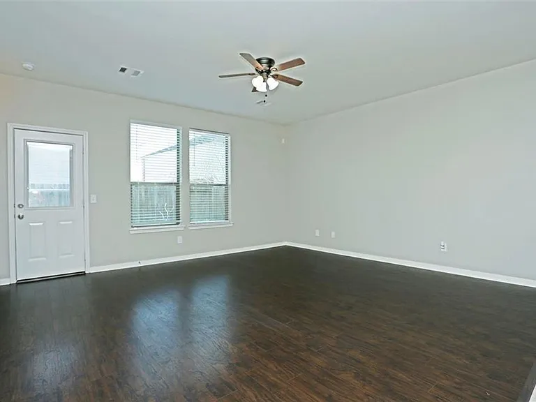 1123 Cloud Croft Ln — Photo 10