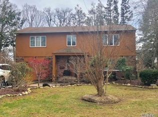 5 Green Pl, South Setauket, NY 11720