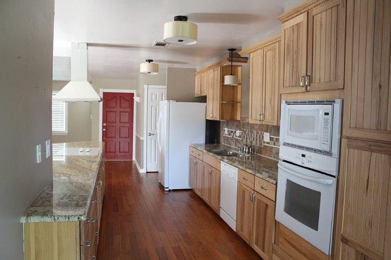1st image of 323 Willow Springs Dr