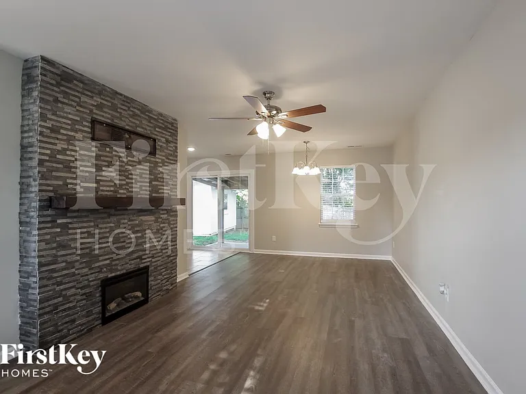 5802 Crosswinds Ct — Photo 3