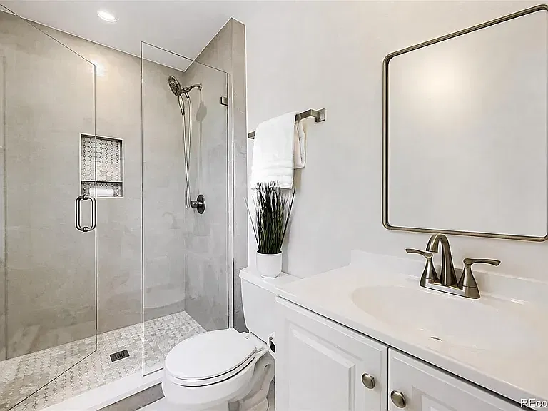 4 bed, 2238 sqft, $3,200 — Photo 4