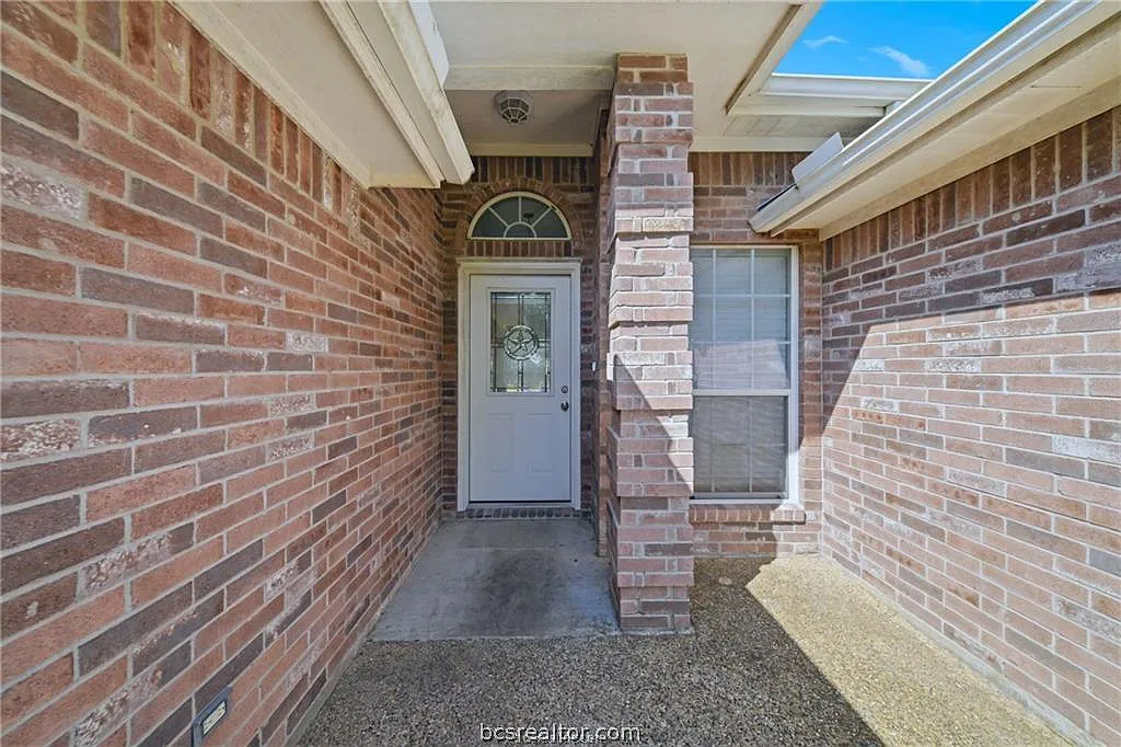 4 bed, 2.5 bath, 1830 sqft, $2,200 — Photo 4