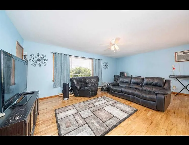 30 E 52nd St #1 — Photo 2