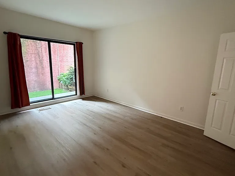 2435 Bedford St #21CC — Photo 12