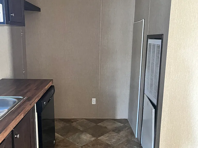 131 Jade Dr — Photo 6
