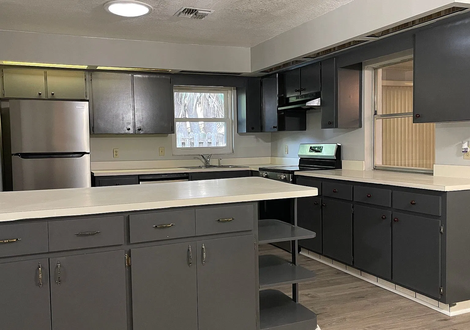 Coming Soon! No HOA! Pet Friendly! Beautiful 2 Bed 2 Bath Home! — Photo 3