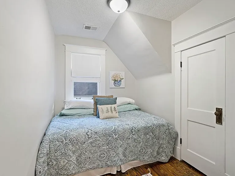 1855 York Ave — Photo 11