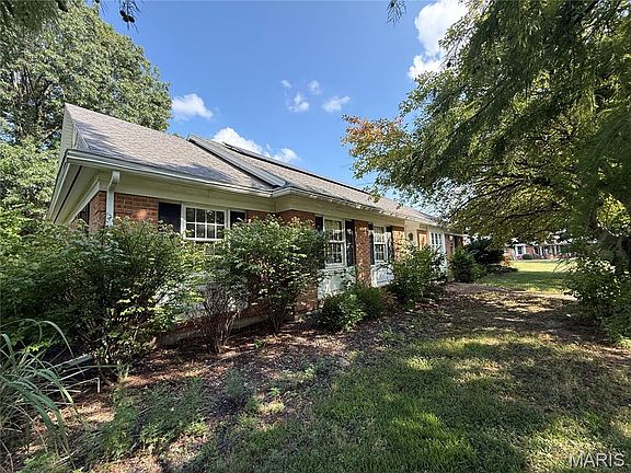 5th image of 115 Sharon Dr