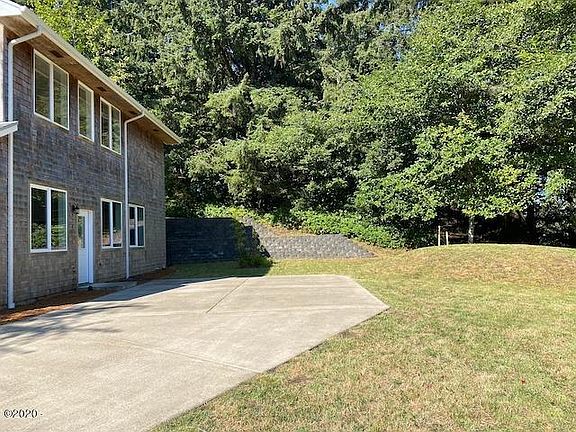 3rd image of 2404 NE 55th Ct