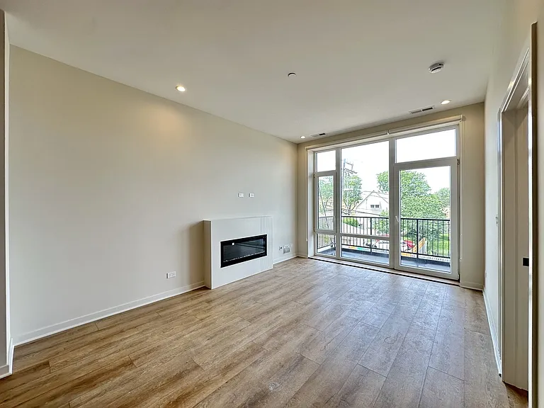 6340 W Belmont Ave #302 — Photo 7