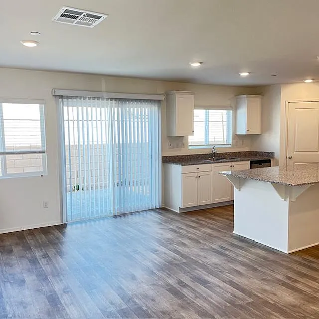 3 bed, 2.5 bath, 1575 sqft, $2,895 — Photo 2