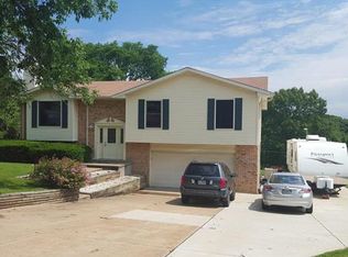 5051 Lancelot Ln, High Ridge, MO 63049