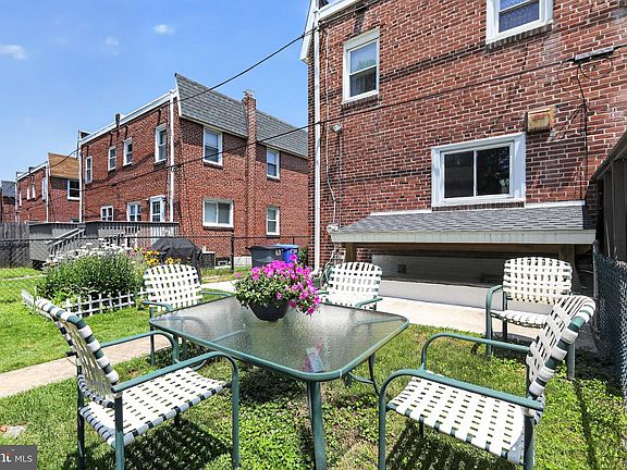 5th image of 205 W Sylvan Ave