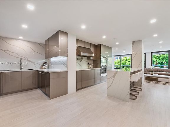 3rd image of 2901 S Bayshore Dr APT 5E