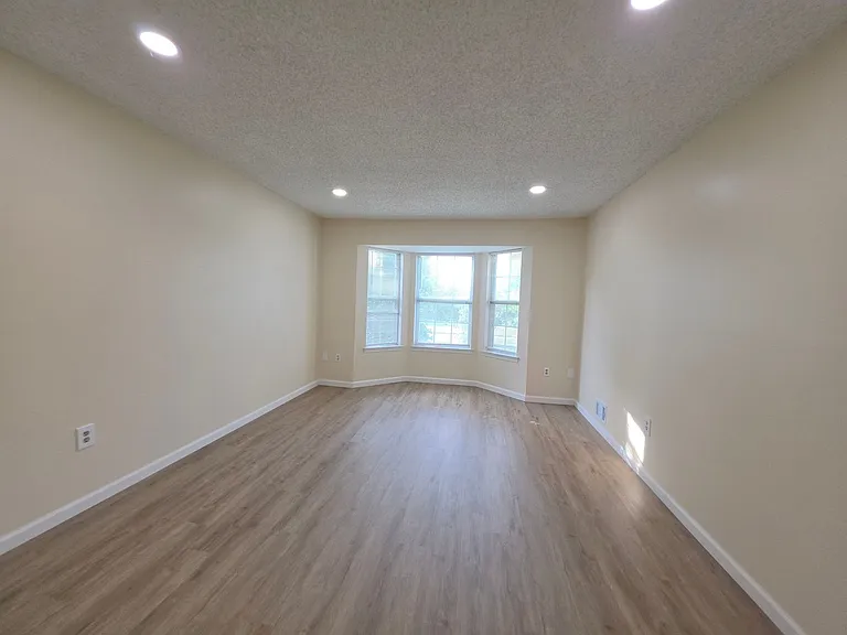 12 Amberly Ct — Photo 19