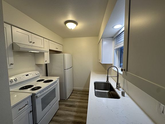 2nd image of 1119 W 11th Ave #11453152