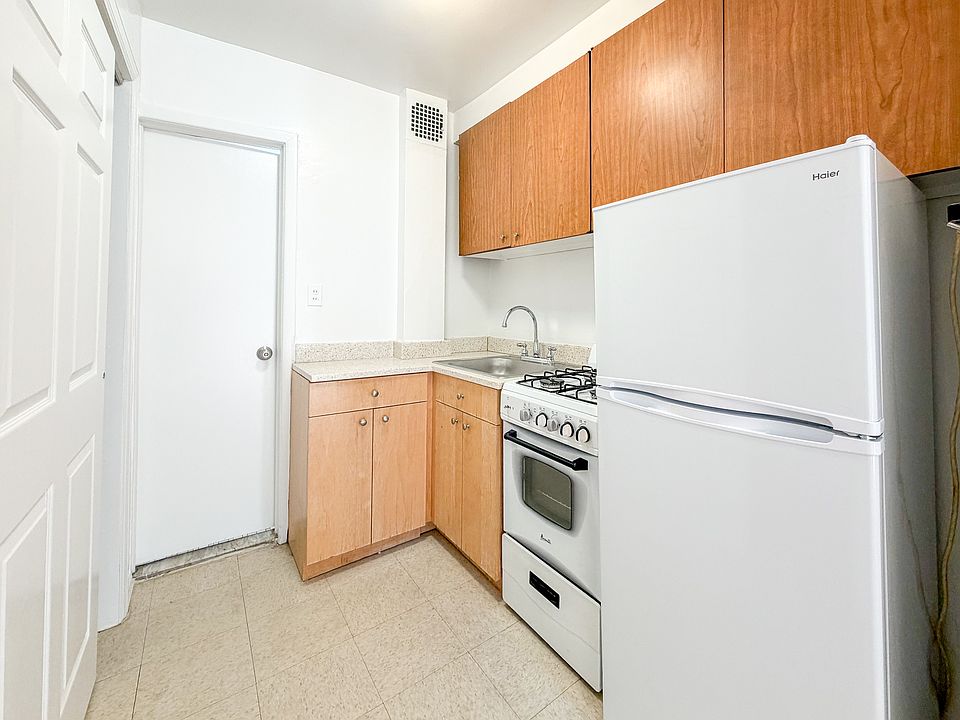 2nd image of 239 E 80th St APT 3B