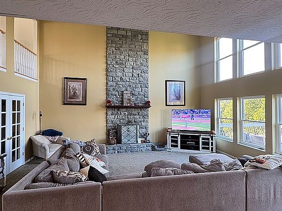 Great room 18ft ceiling 