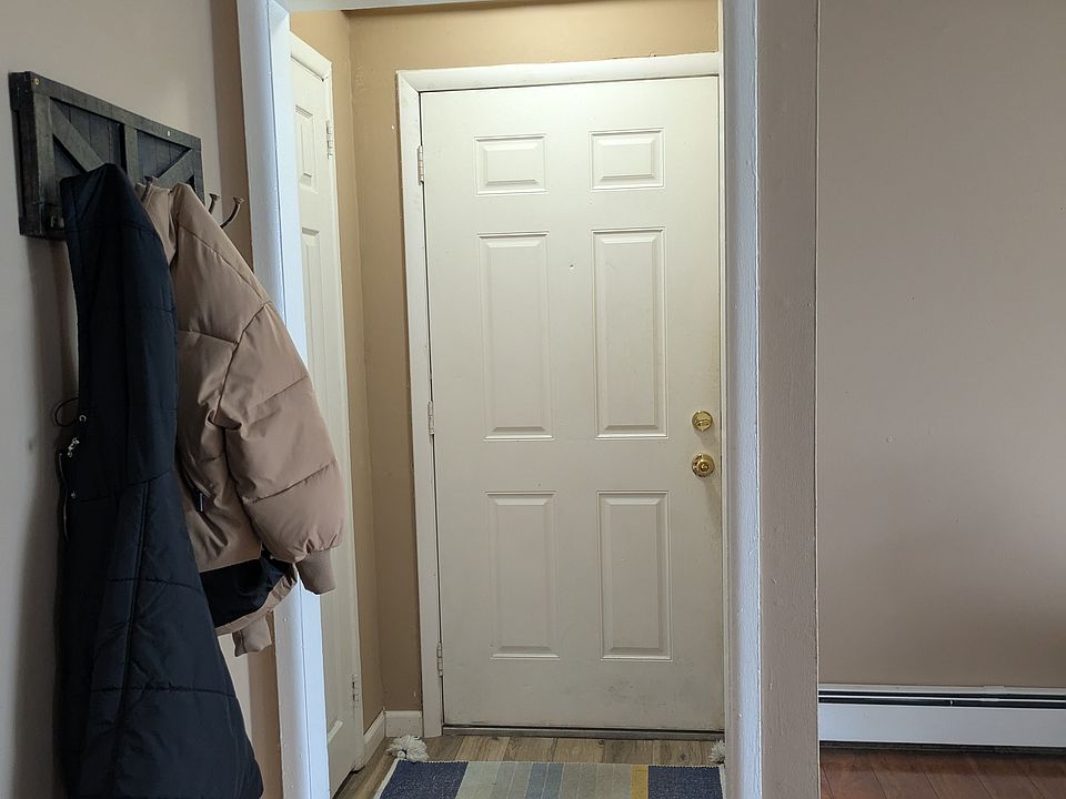 1st image of 527 E Olive St Floor 1