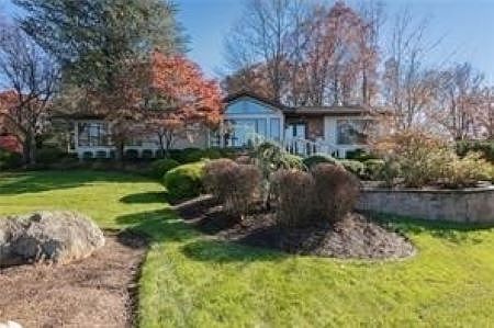 1st image of 33 Snowdrop Dr