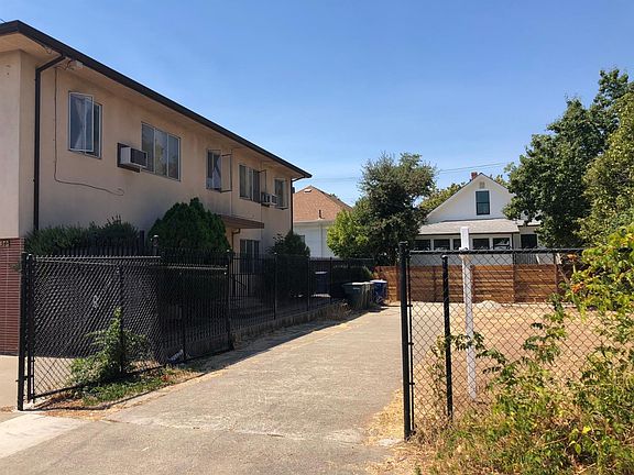 2nd image of 2529 28th St