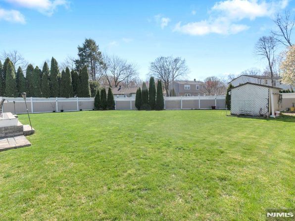183 Oak Ave, River Edge, NJ 07661