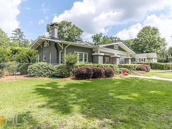 4th image of 210 Riverdale Dr